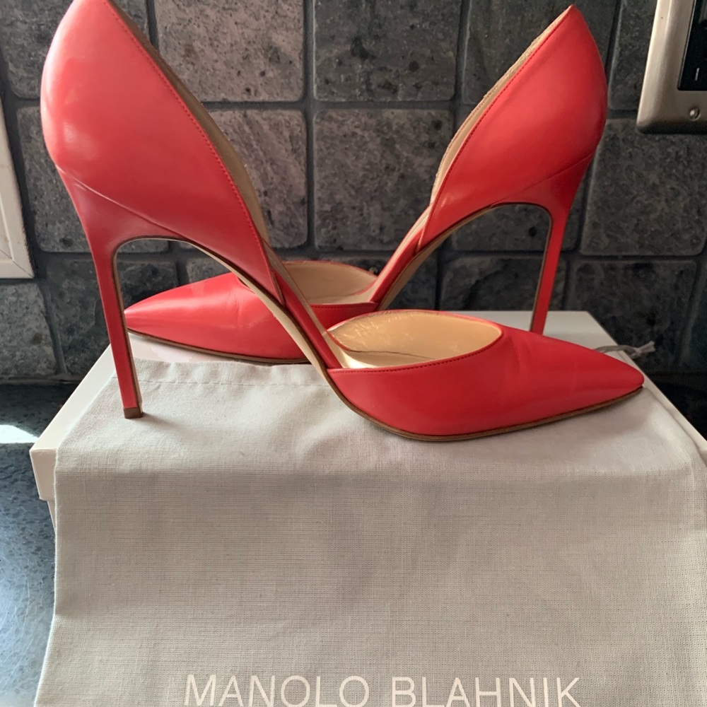 Manolo Blahnik Tayler pumps in Watermelon Pink
